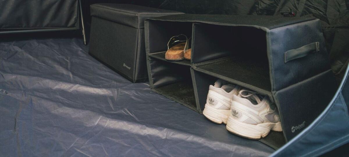 Detalj av materialet på Skohylle Crantock