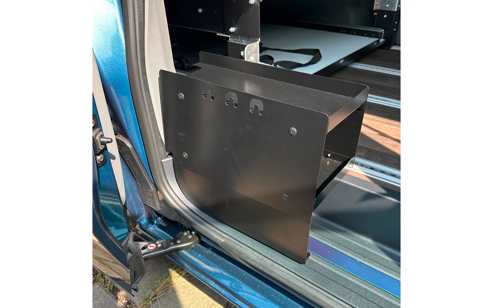 Skohylle ShoeBOXX DIY for Ford Tourneo Custom V710 montert i bil