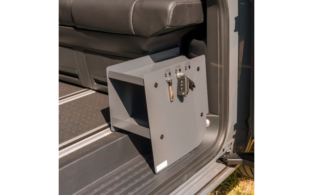 Skooppbevaring shoeBOXX for VW T5/T6/T6.1 skyvedør montert i bil