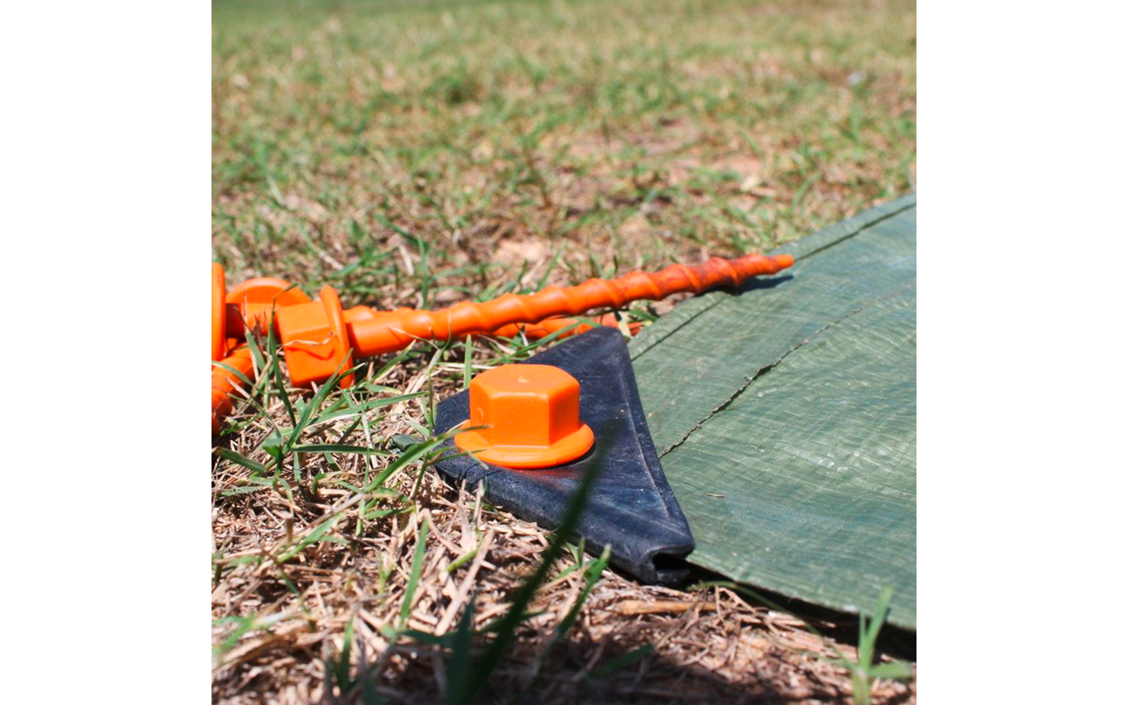 Skruteltplugg Small (S) 12 cm for hard grunn montert i bakken