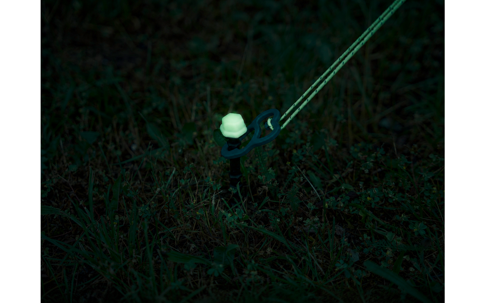 Skruteltplugger K31 TerraGlow 31 cm med lysende hetter nærbilde av hette