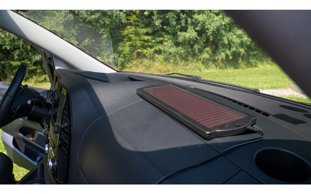 Solcellebatterilader 1,5 W for vedlikeholdslading 12 V montert