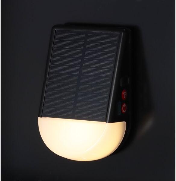 Montert Solcellelampe KL 300 AS med bevegelsessensor på campingvogn