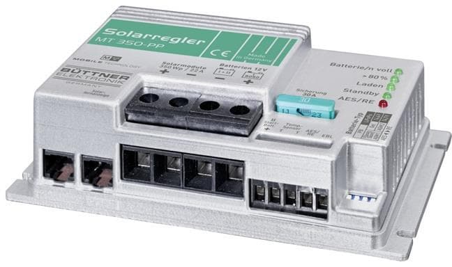 Detalj av solarmodul i Solcellepanel komplettsett MT Power med BCB 30/30/20