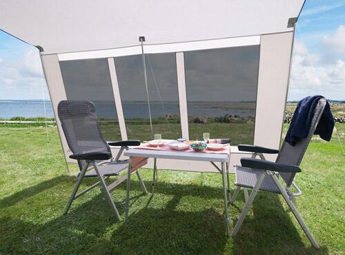 Solseil Foyer 240x200 cm med UV-beskyttelse montert på campingvogn