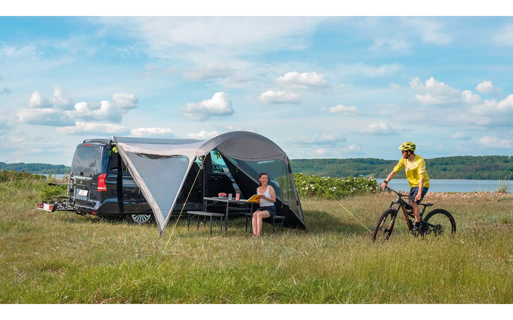 Solseil Touring Canopy 210-320 x 240 cm for bobil og campingvogn - Outwell montert ved bobil
