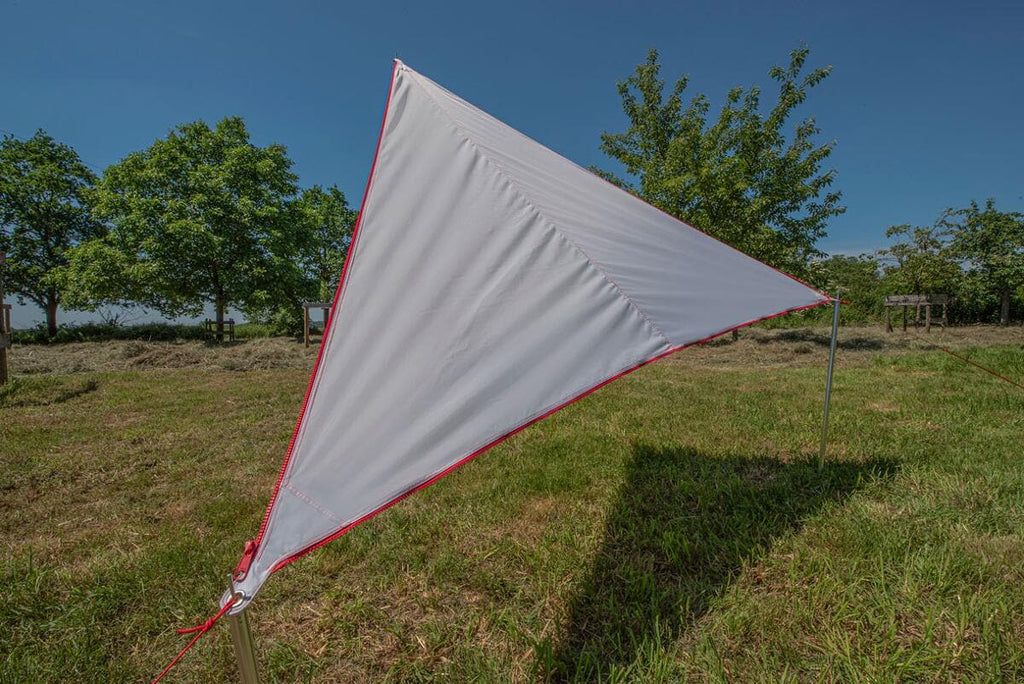 Solseil Zip Canvas modulært 250x250x250 cm 620 g montert på campingplass
