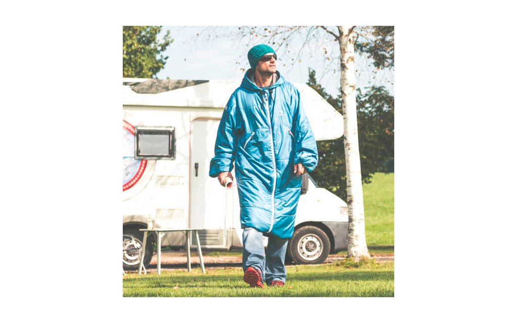 Nærbilde av ripstopstoff på Sovepose med armer CozyBag L blå 230 x 70 cm 1 kg - Bergstop