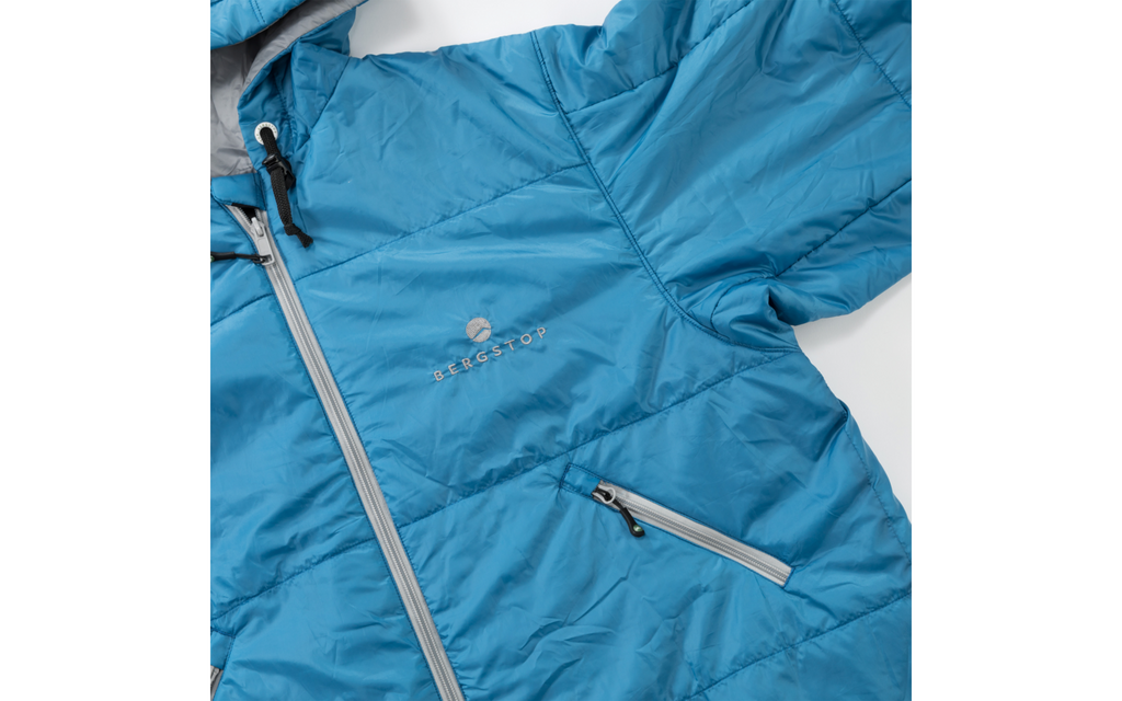 Sovepose med armer CozyBag L blå 230 x 70 cm 1 kg - Bergstop brukt som frakk med åpen fotende