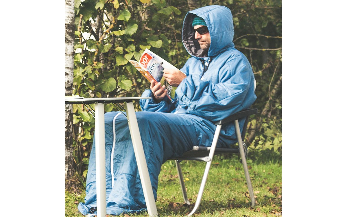 Sovepose med armer CozyBag L blå 230 x 70 cm 1 kg - Bergstop liggende utbrettet