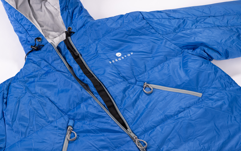 Sovepose med armer CozyBag Zippy 190x72 cm 1700 g blågrå - Bergstop sett forfra