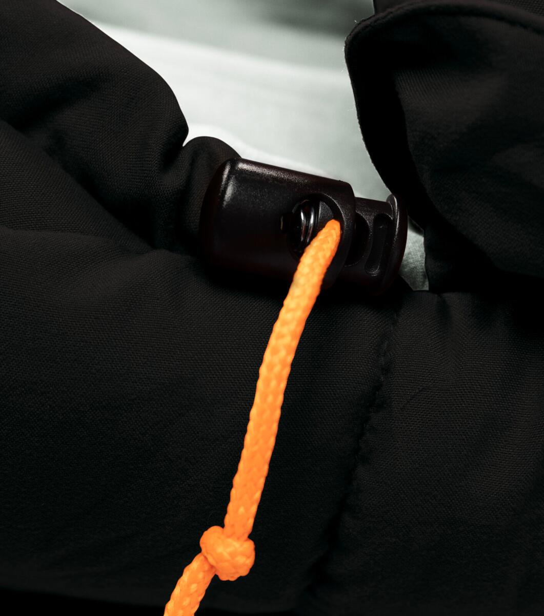 Montert Sovepose Stellar Double 213 cm 3-sesong svart på campingplass