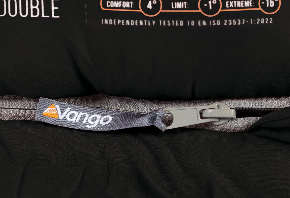 Nærbilde av materiale i Sovepose Stellar Double 213 cm 3-sesong svart