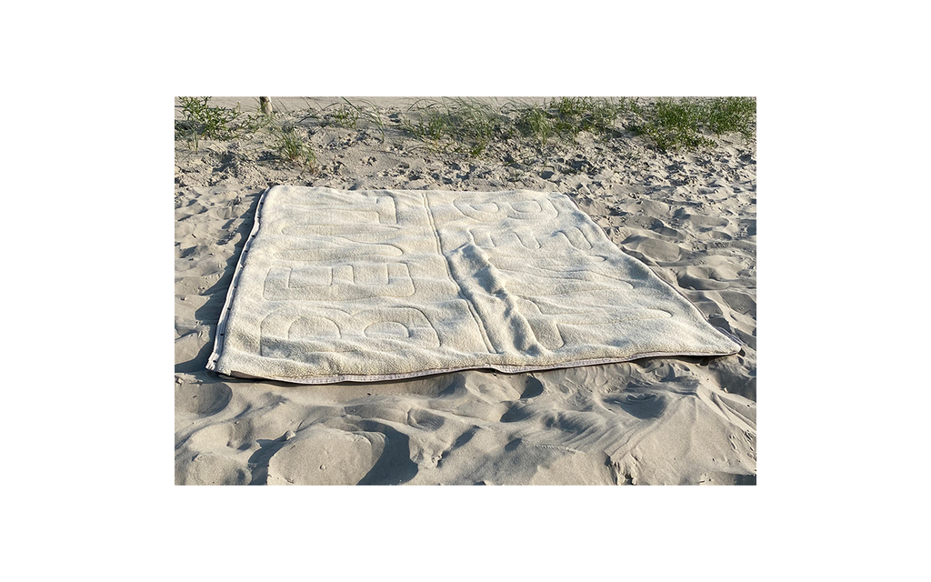 Sovepose og teppe Bentcho vendbar 200 x 80 cm med pose zebra - Bent åpnet som teppe på 200 x 160 cm