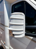 Speilbeskytter for Mercedes Sprinter med dobbeltarmspeil hvit montert på bilspeil