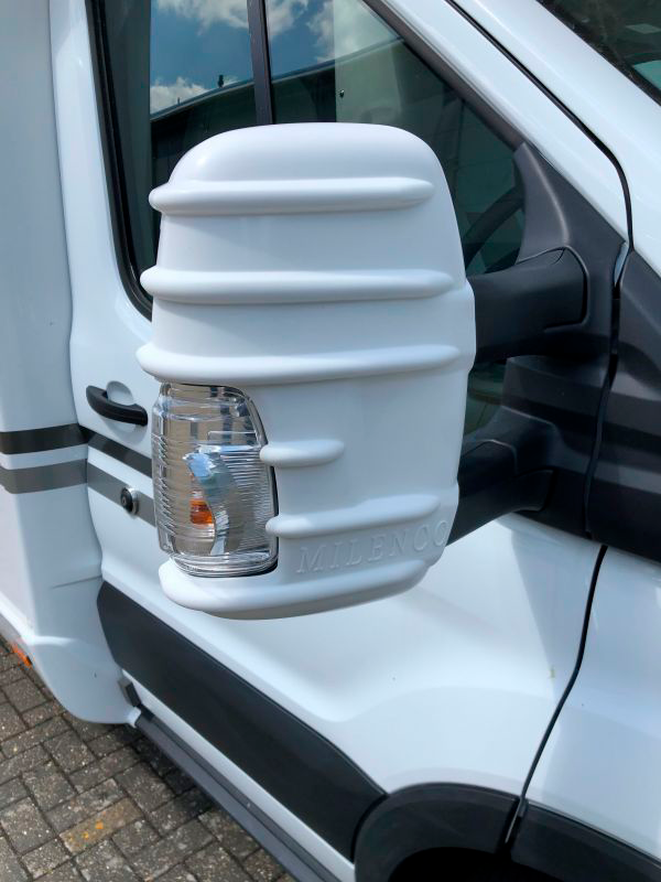 Speilbeskyttere støtfangere for Ford Transit Mark 8 hvit montert på bilspeil