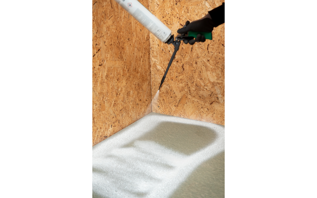 Spraylim ST7-101 SprayTec MS-polymer 750 ml hvit montert på pistol