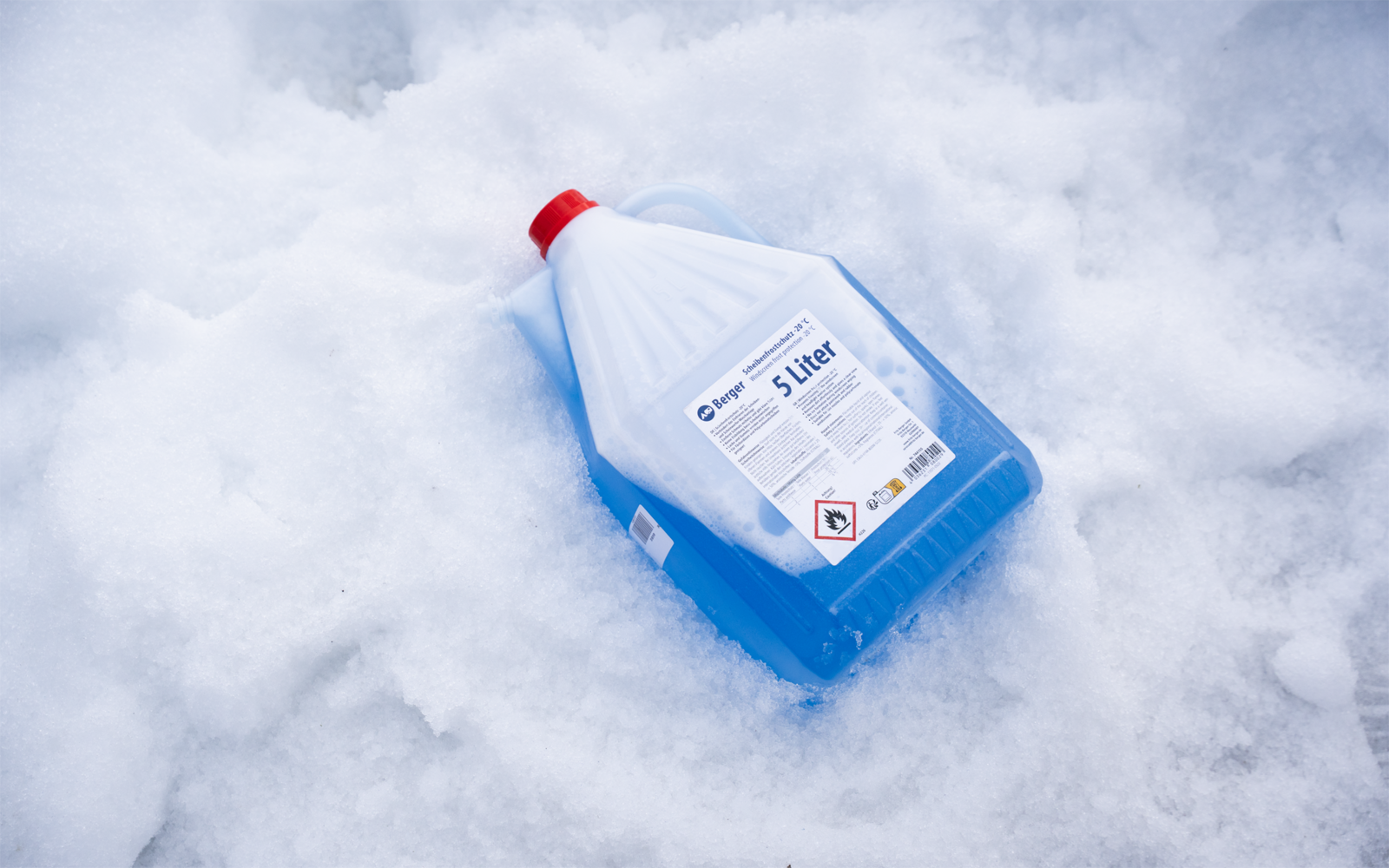 Spylevæske frostvæske 5 liter nærbilde av flaske