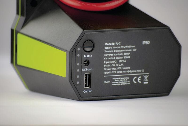 Detalj av Startbooster SR Booster 12V 2000A med USB-utgang