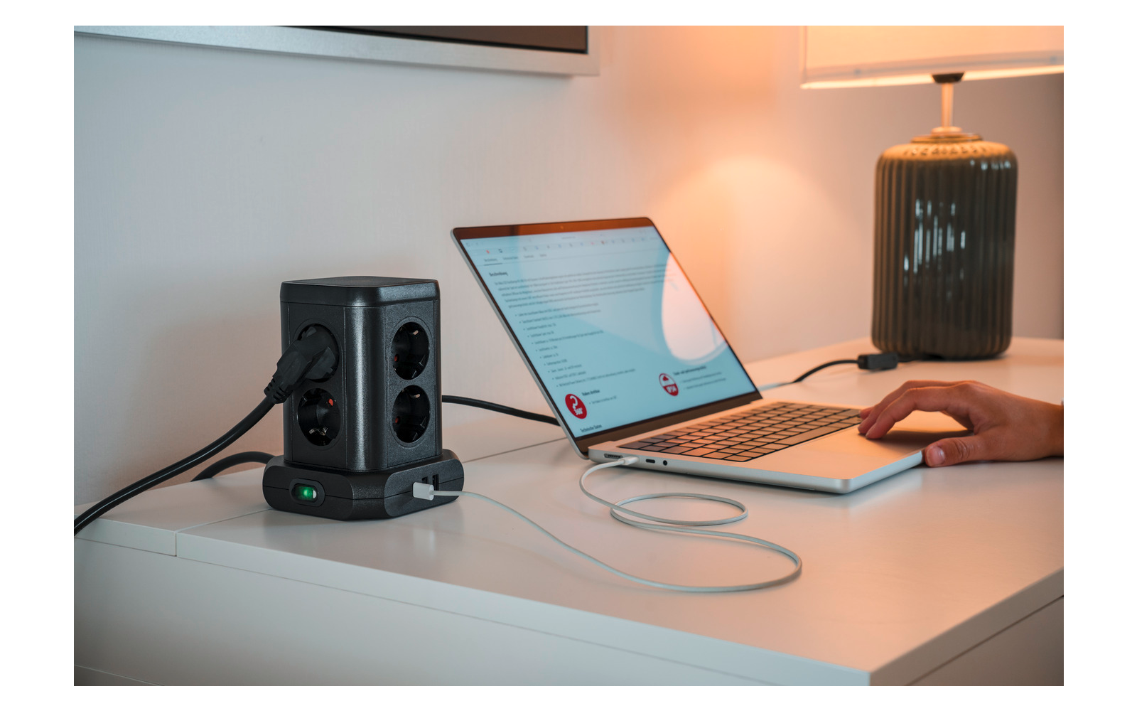 Oversikt over alle stikkontakter på Stikkontakttårn 8-veis med USB-A og USB-C 3680 W - Brennenstuhl