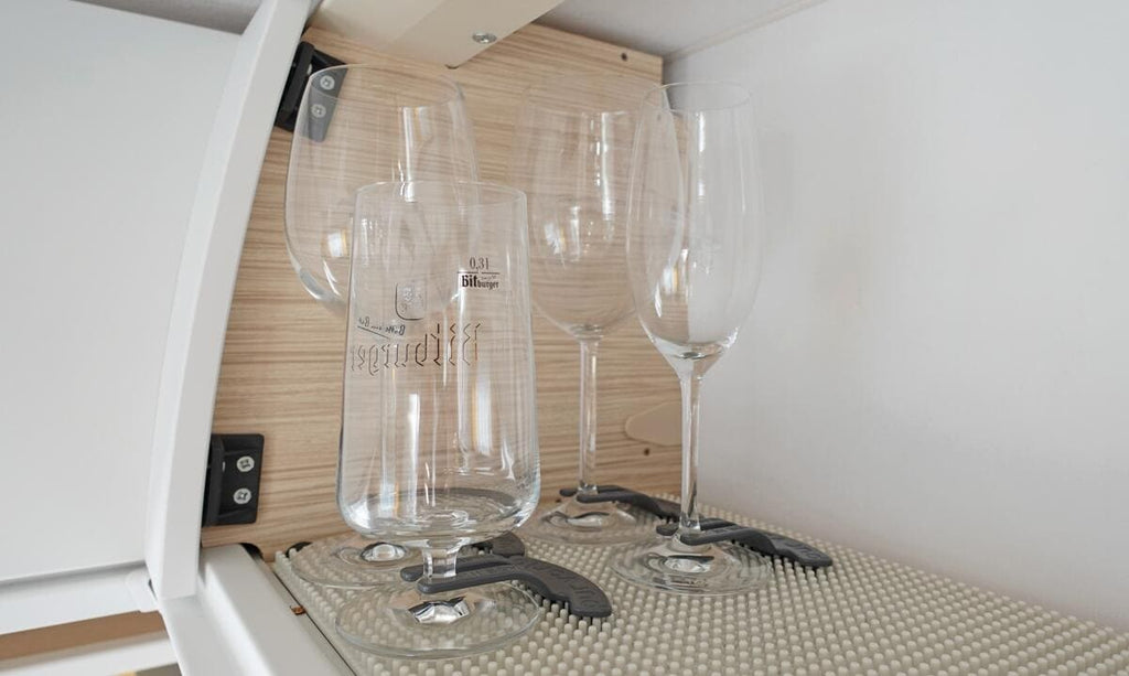 Montert Stilkglassholder Ivy 2er sett for vin- og champagneglass i skap