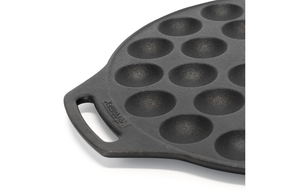 Detalj av støpejerns poffertjespanne 30 stk, 3,3 kg - Petromax