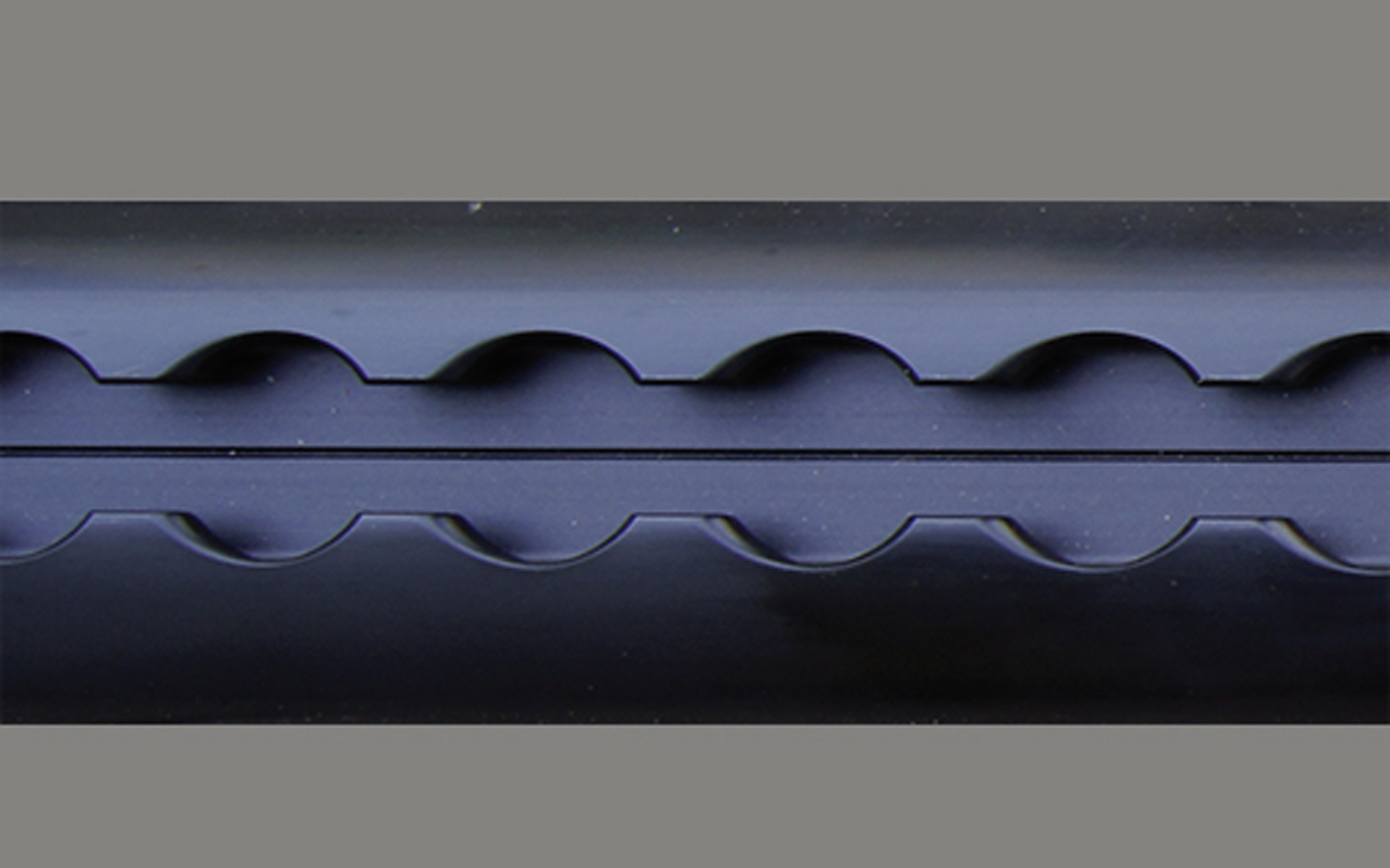 Surreskinne aluminium halvrund eloksert svart 2000x50x11,5 mm for camping