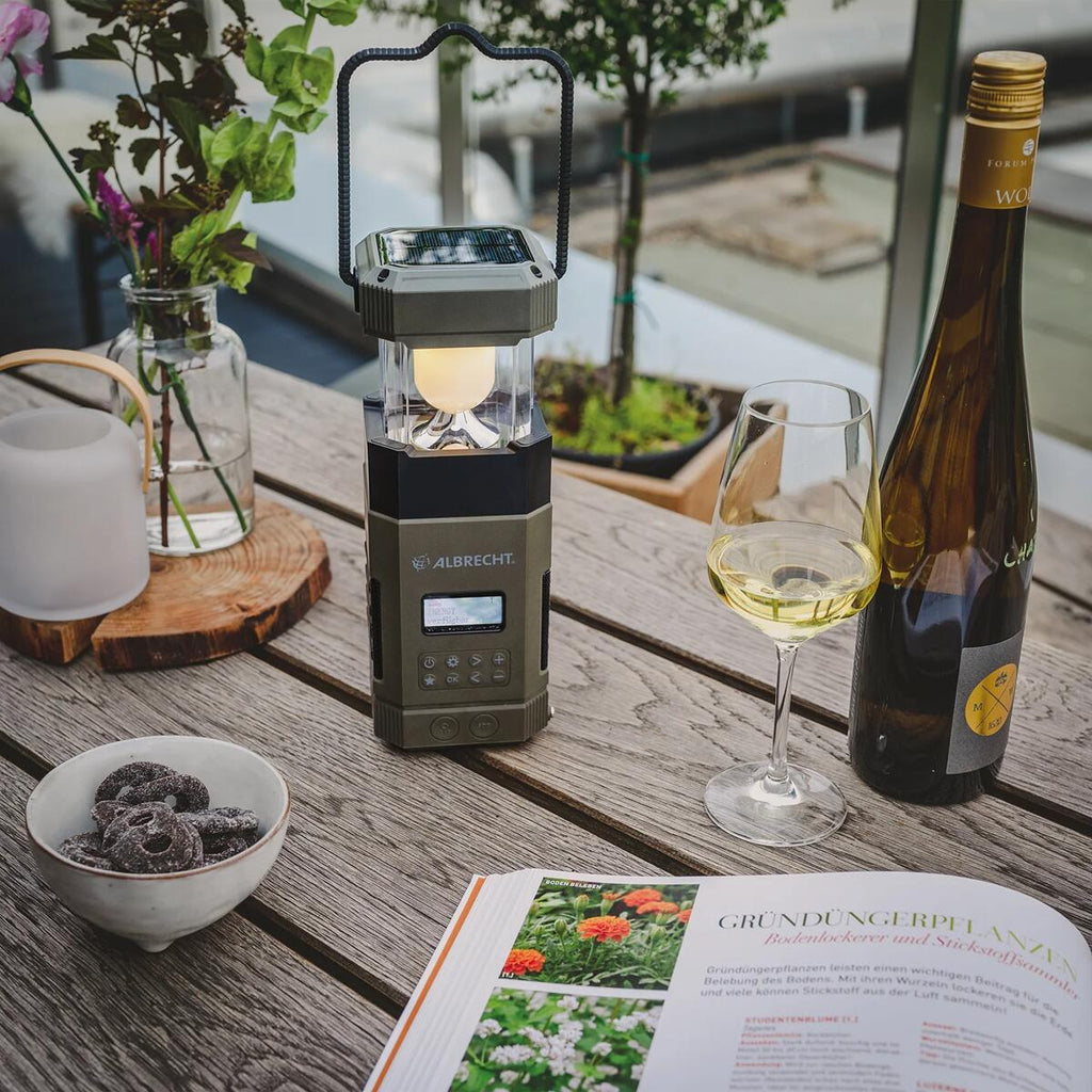 Sveiveradio DAB+ med campinglampe 80 lm med solcellepanel