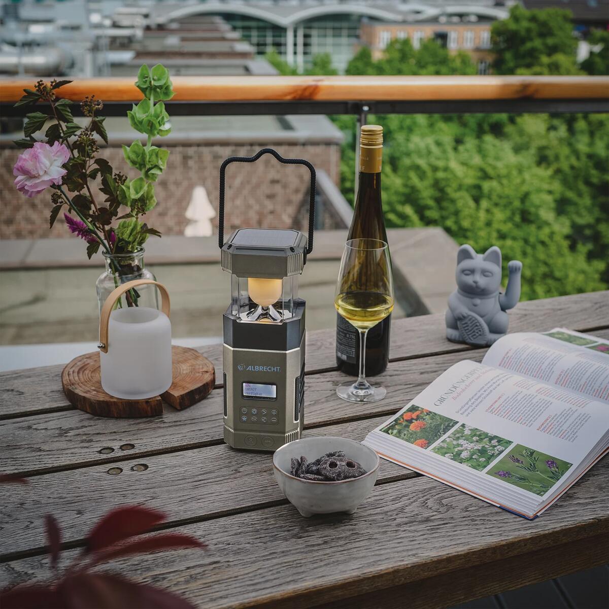 Sveiveradio DAB+ med campinglampe 80 lm pakket i nylonbeskyttelse