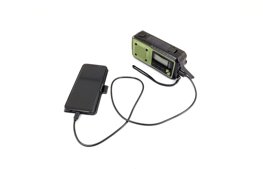 Nærbilde av LED-lykt på Sveivradio AM/FM/SW med powerbank 4000 mAh og solcelle