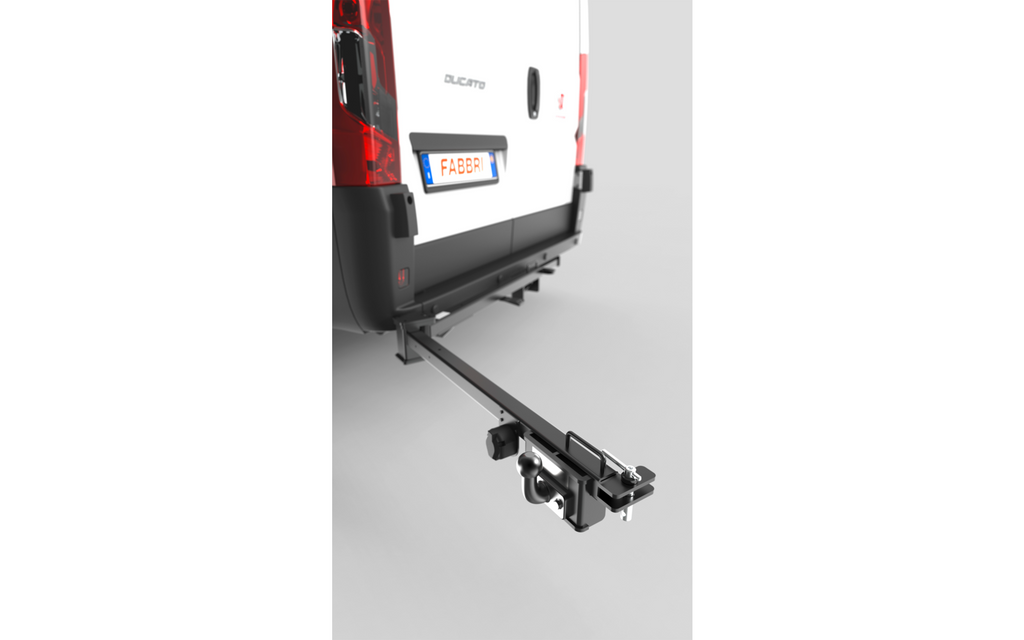 Nærbilde av svingmekanisme på Svingadapter Mose for sykkelstativ på tilhengerfeste, Fiat Ducato - Fabbri