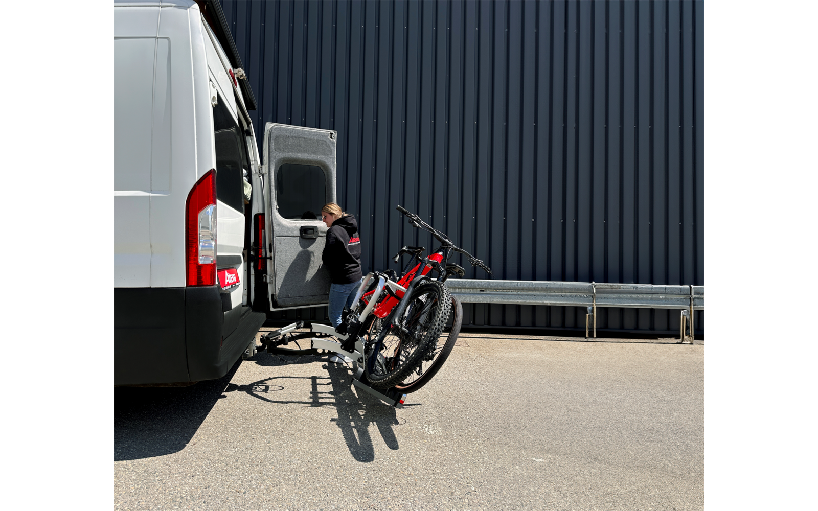 Sykkelstativ Strada Evo RV for tilhengerfeste med elsykkel