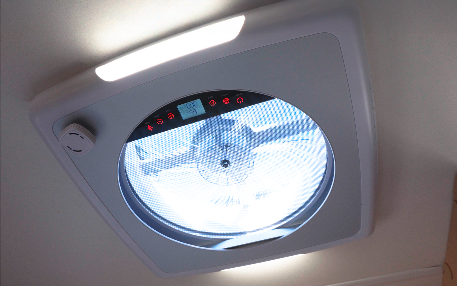 Takluke Plus Fan med vifte og 12V LED-lys 40x40 cm svart