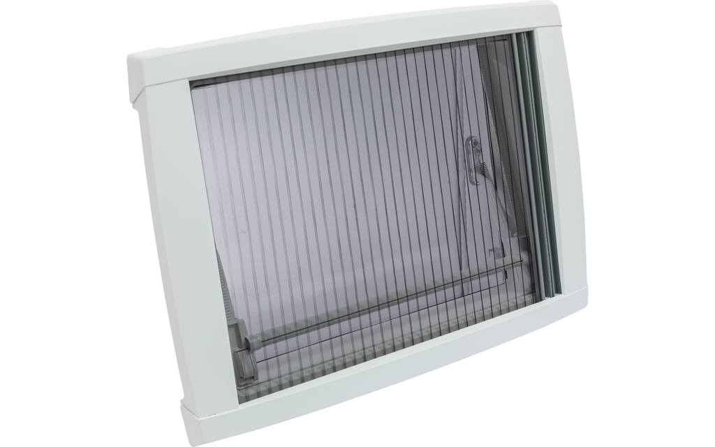 Utsikt av røykfarget dobbeltglass i takluke