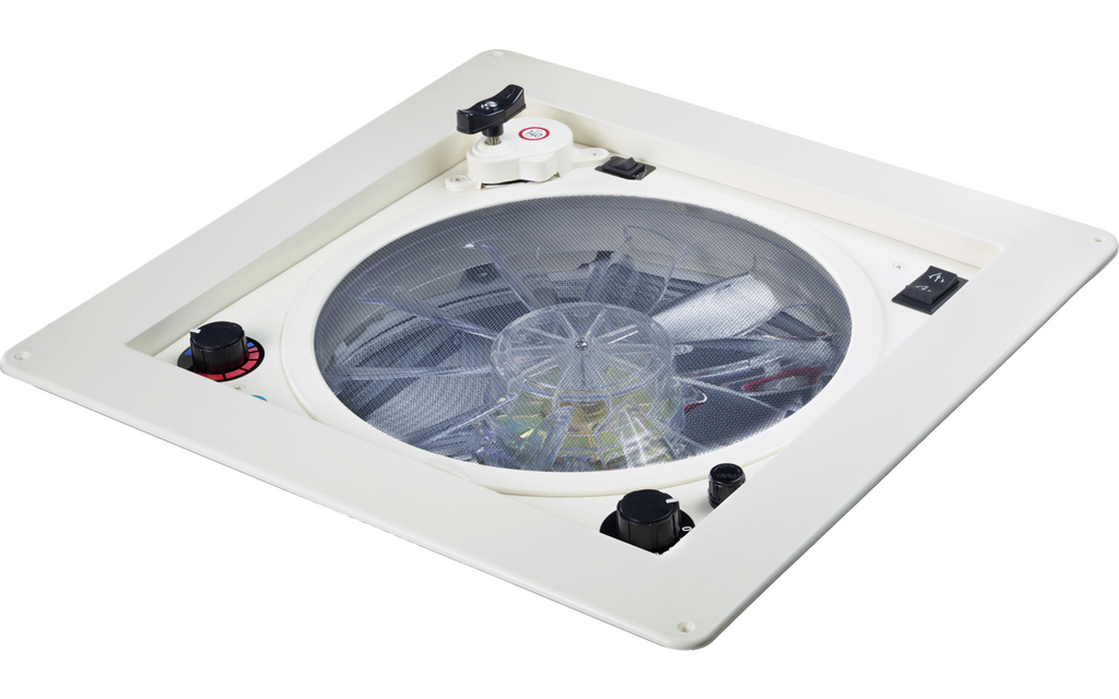 Montert takvifte FanTastic Vent 2250 uten regnsensor hvit på campingvogn