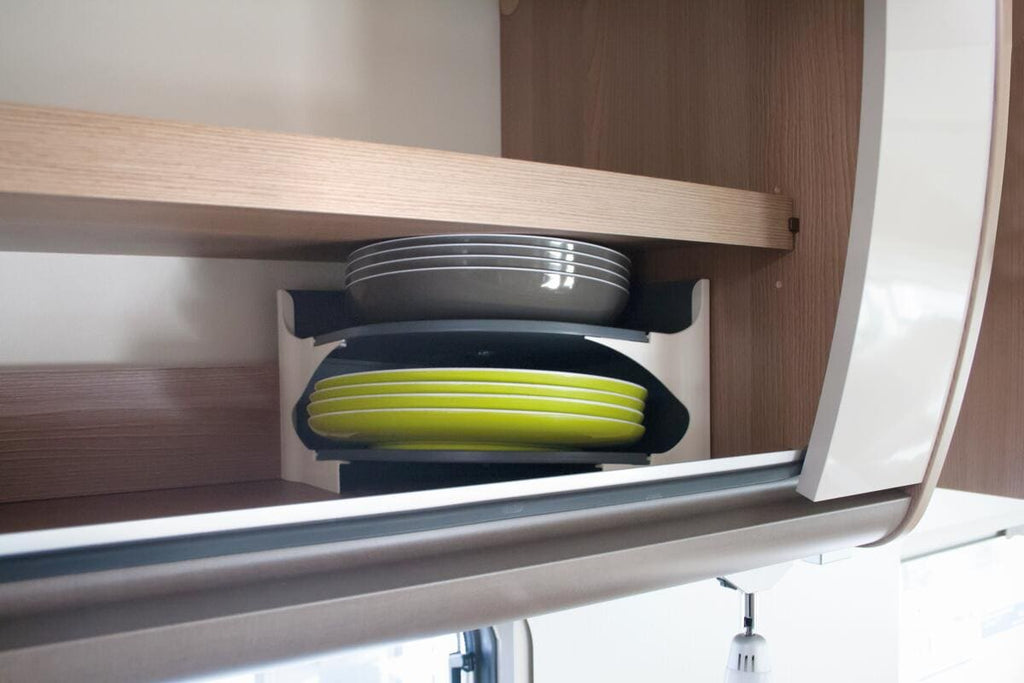 Tallerkenholder EKKOO 23,5x23,5 cm i plast Purvario detalj