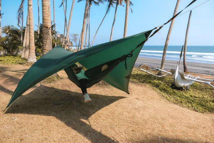 Montert Tarp Lightest 250x250cm, 412g, 20D ripstop nylon i bruk