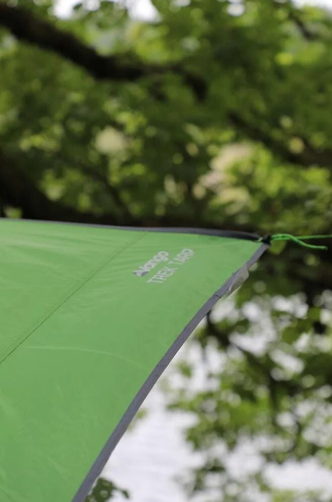 Tarp Trek 210x290cm, 800g, 5000mm vannsøyle montert over teltinngang