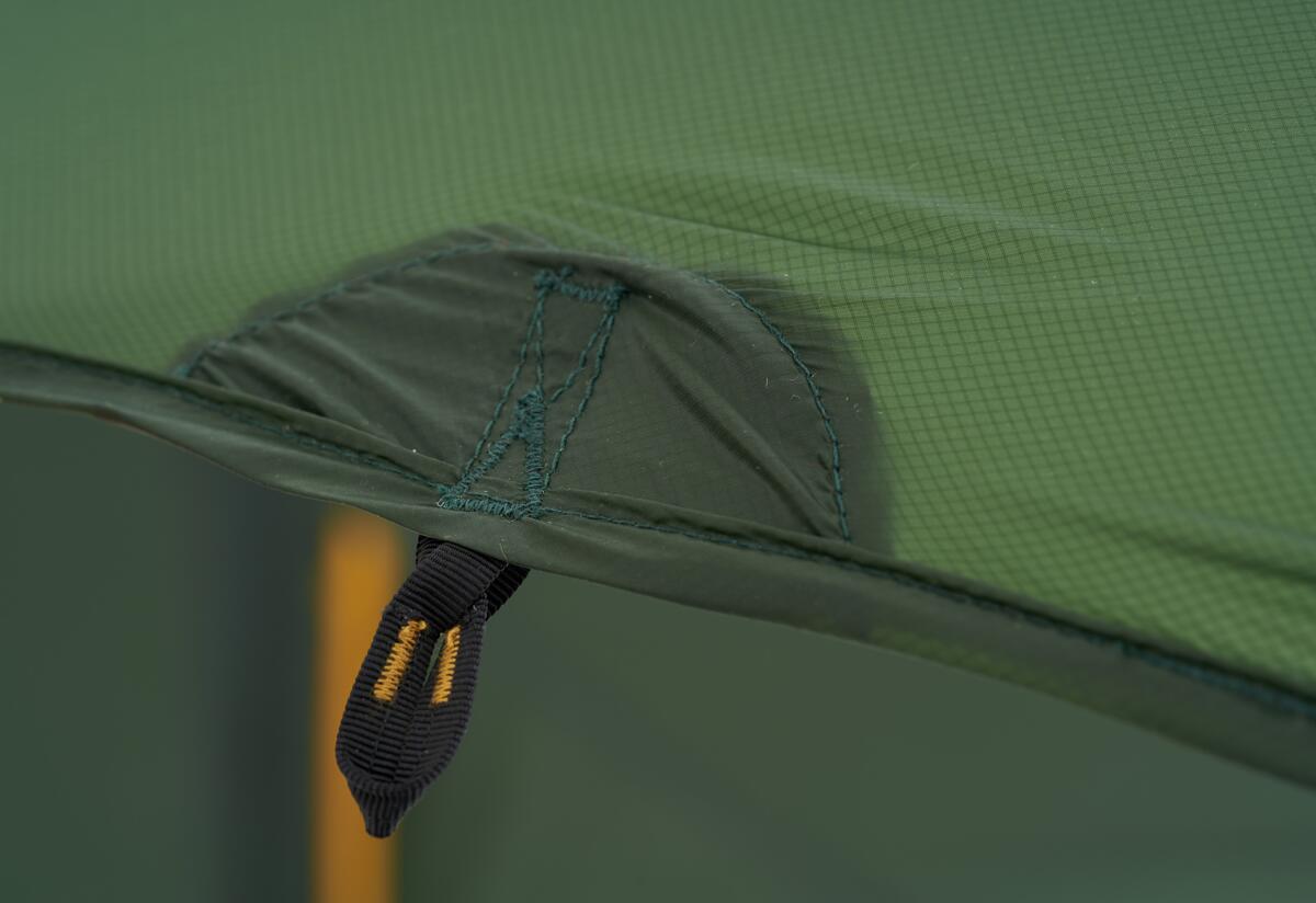 Oppsett av Tarp Voss 2 LW 184x230 cm ultralett 140 g nylon grønn på camping