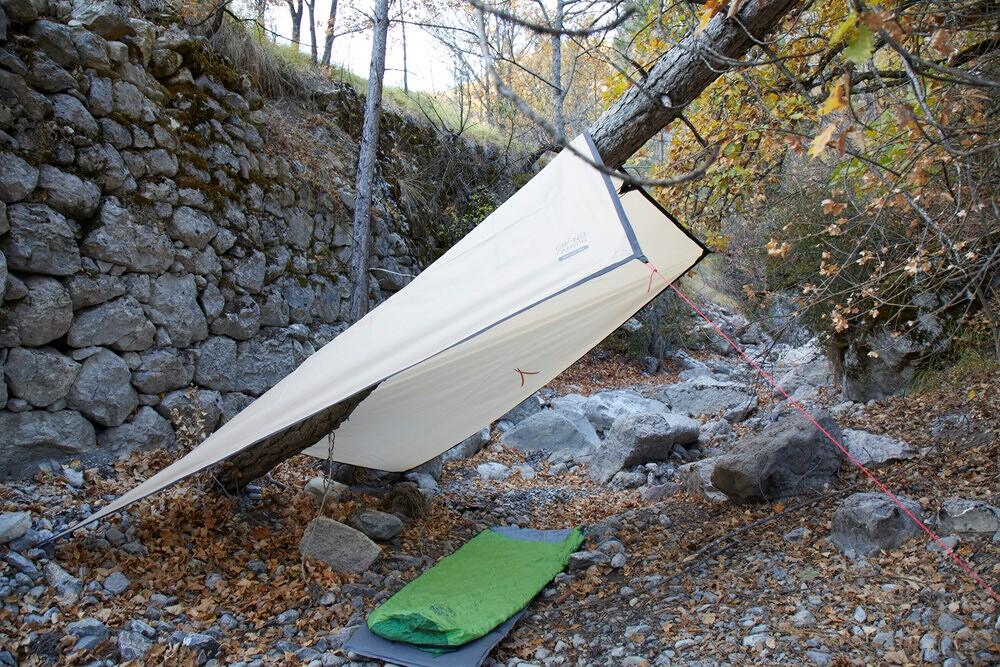 Tarp Zuni 3 300x300 cm polyester UV50+ montert i naturen