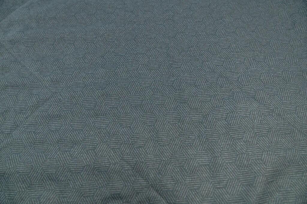 Detaljbilde av mikrofiber materiale på teppepose Wellhealth Deluxe