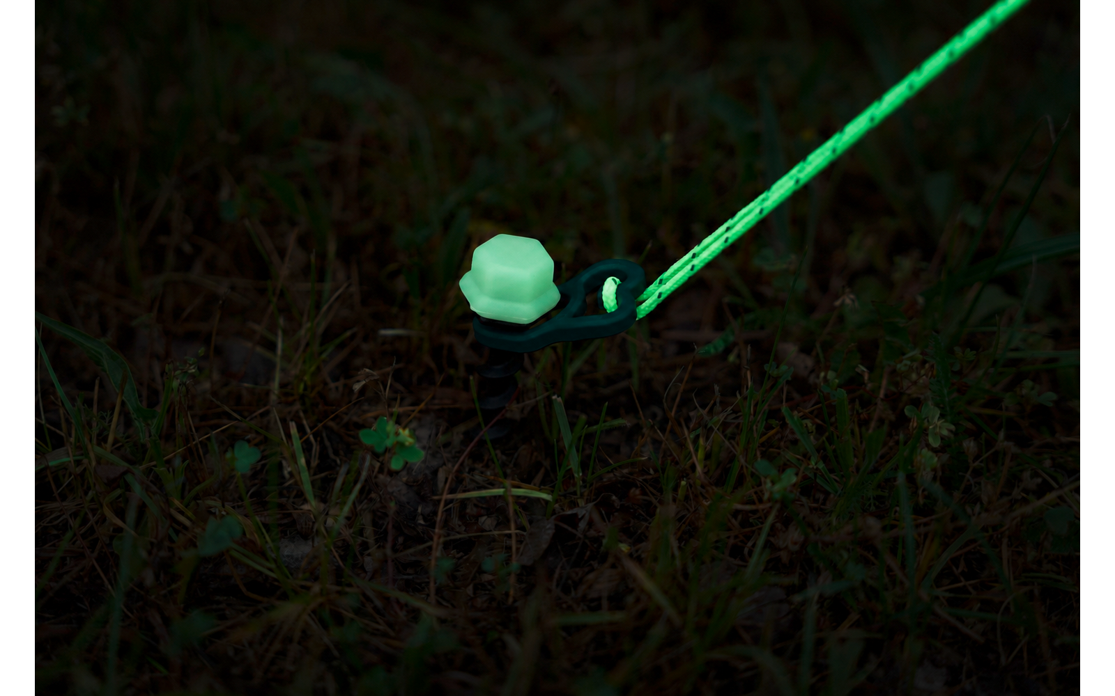 TerraGlow skruteltplugg 12 cm montert i jord