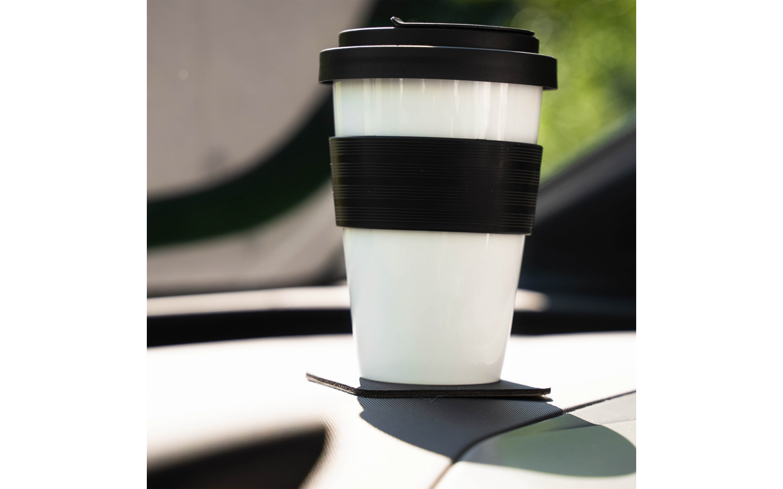 To-Go-Cup porselenskopp med underlag 350 ml - Silwy nærbilde av cup og underlag
