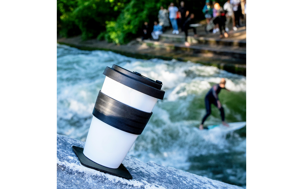 To-Go-Cup porselenskopp med underlag 350 ml - Silwy i bruk utendørs