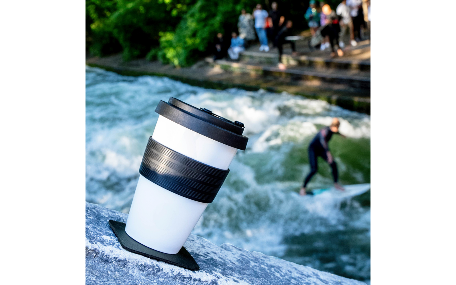 To-Go-Cup porselenskopp med underlag 350 ml - Silwy i bruk utendørs