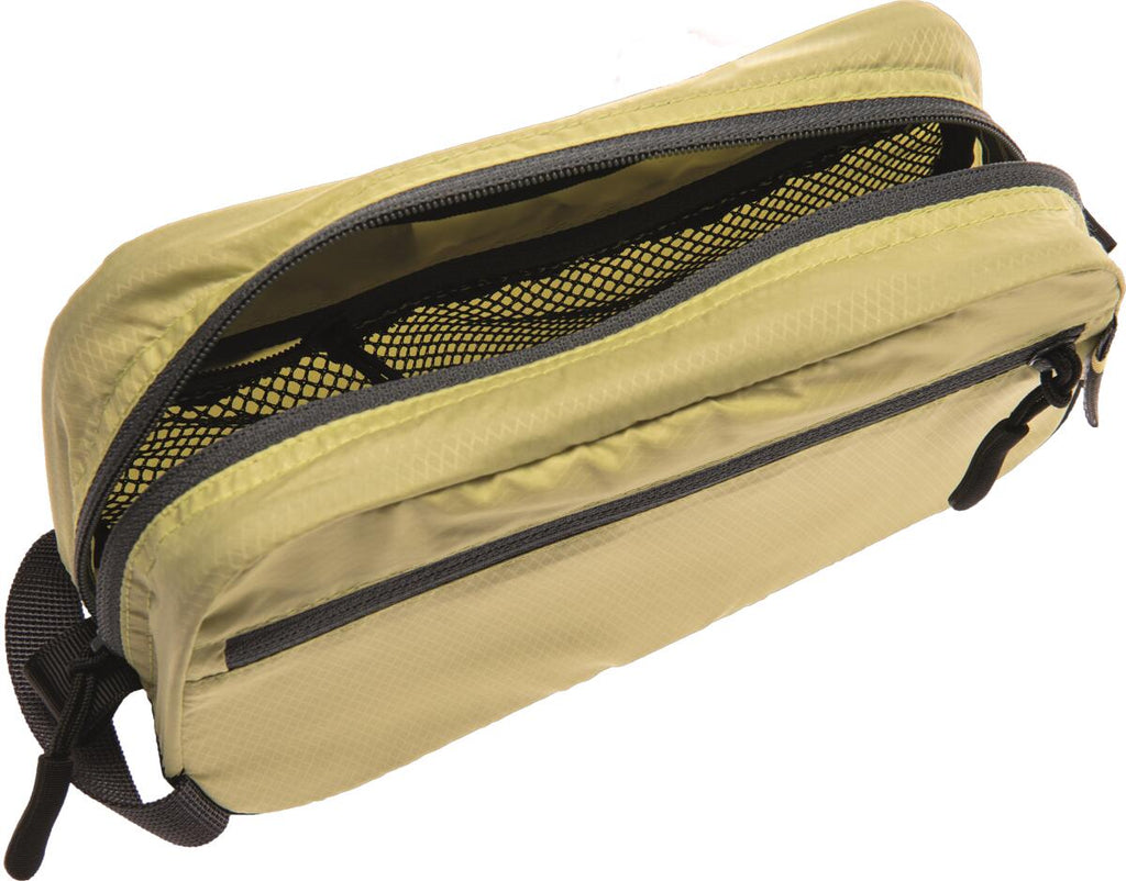 Montert toalettmappe On the Go Light ripstop polyester vanntett bunn - Cocoon i bruk