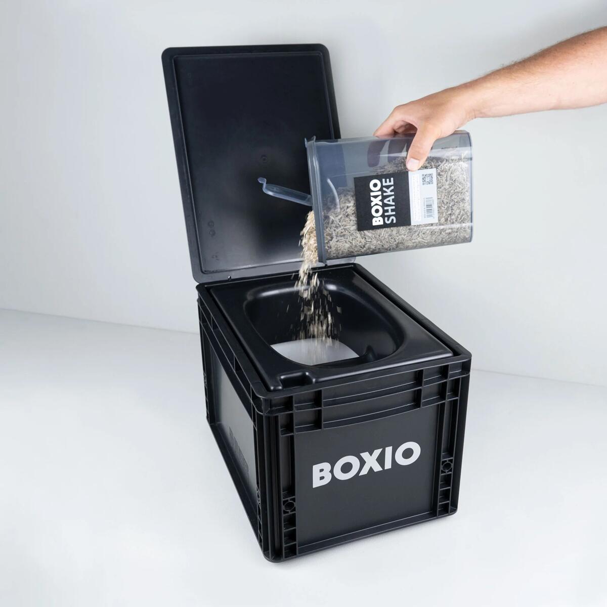 Montert Toilet Up startsett med oppbevaringsboks og hampstrø - BOXIO i bruk