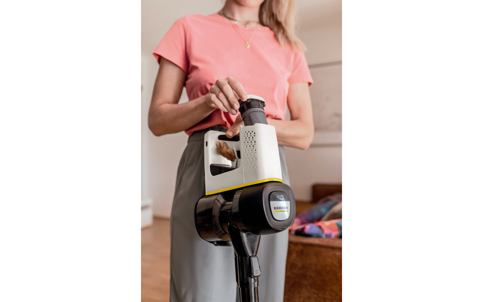 Trådløs støvsuger VC 4 Cordless myHome Car i bruk på tepper