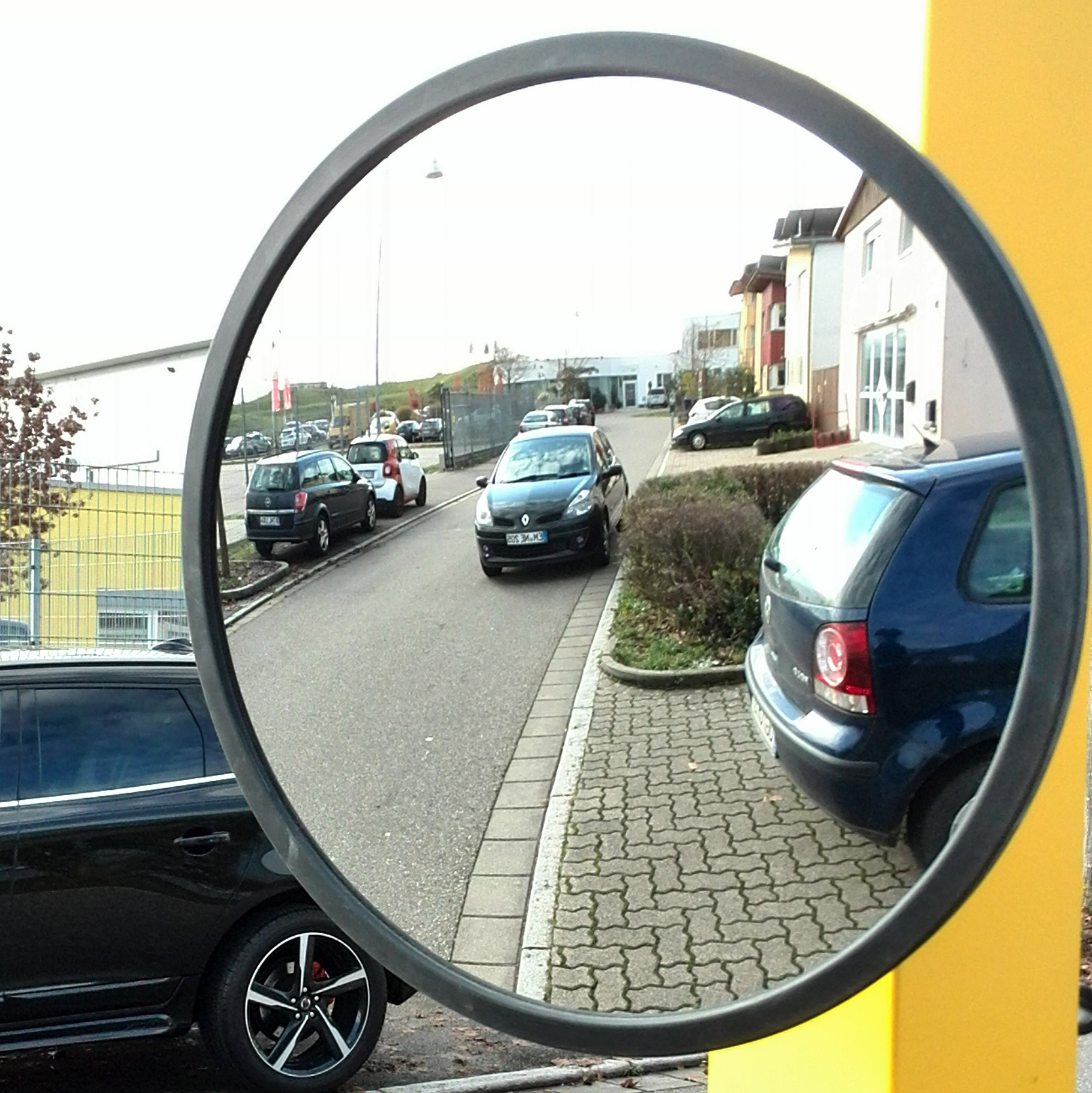 Trafikkspeil for parkering Ø 30 cm med veggfeste fra Emuk