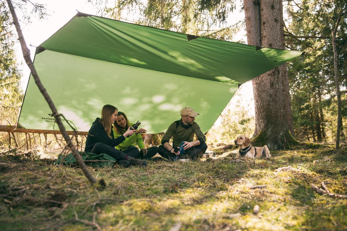 Nærbilde av karabinkrok på Traveller tarp for hengekøye polyester ripstop vannsøyle 3000 mm